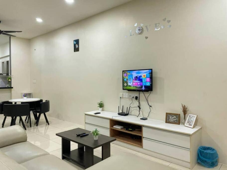 Cozyhouse 4Room 3Bath Room 10Pax'''Simpangampattasek Simpang Ampat  Esterno foto